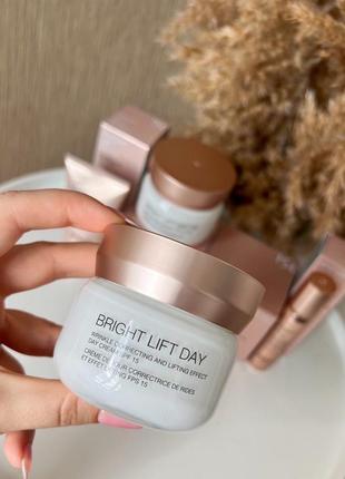 Крем для обличчя kiko milano bright lift day