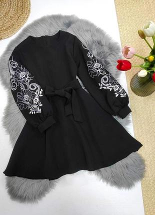 Сукня з вишивкою