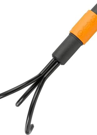 Культиватор ручний садовий тризубий розпушувач-насадка fiskars quikfit, 33 см — ручні культиватори, плуги