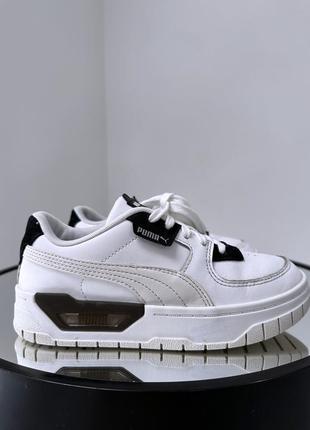 Свіжі кросівки на підошві платформі puma