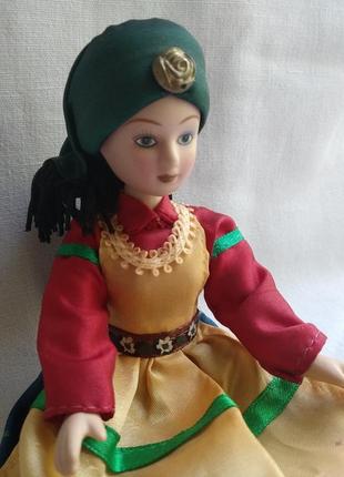 Кукла фарфоровая этническая турчанка.