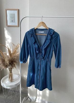 Zara джинсовое платье с рюшами платья сарафан