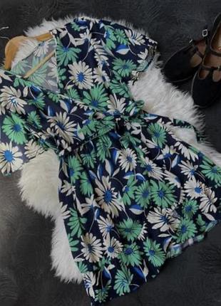 Красива зелена сукня в квіти☀️