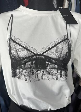 Футболка молочная  с принтом