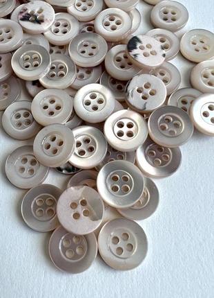 Ґудзик 8/219 сорочковий з бортиком рожевого відтінку 4отв бежевий 11мм мушля