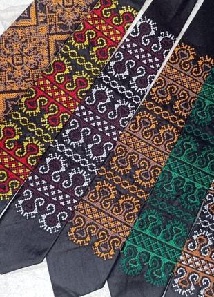 Краватка з вишивкою