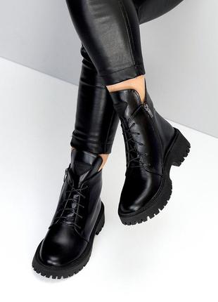 Крутые черные кожаные зимние ботинки низкий ход стильный дизайн