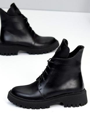 Крутые черные кожаные зимние ботинки низкий ход стильный дизайн