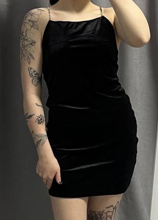 Женское платье черное