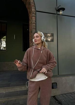 Костюм флісовий теплий жіночий спортивний повсякденний комплект двійка штани джоггери з кишенями кофта фліска худі товстівка з капюшоном мокко2 фото