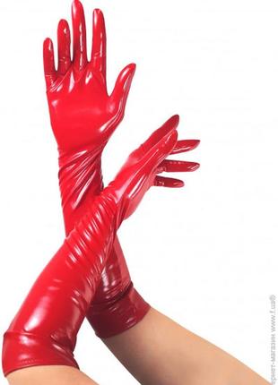 Красные виниловые перчатки