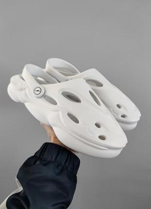 Чоловічі тапочки білого кольору