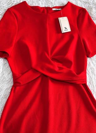 Яркое красное платье tu2 фото