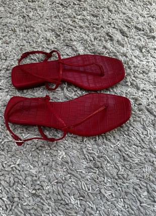 Червоні босоніжки-сандалі h&m