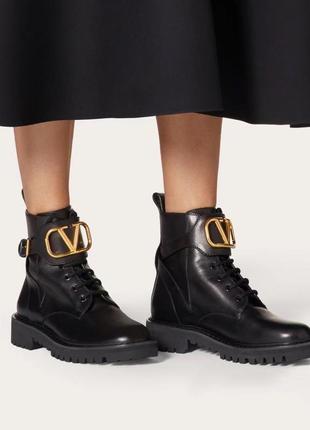 Ботинки в стиле valentino