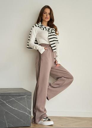 Широкие утепленные брюки с лампасами