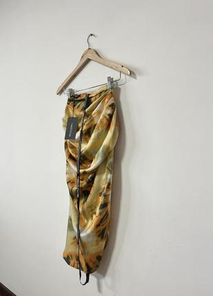 Новая меди атласная юбка prettylittlething🌿