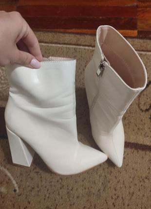 Белые сапожки