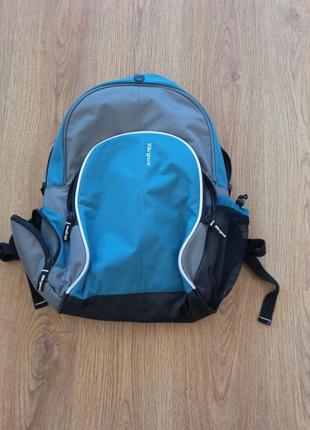 Рюкзак от известного бренда targus в идеальном состоянии, есть место для ноутбука