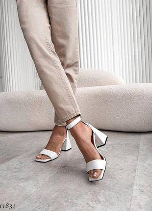 Босоніжки на підборах з натуральної шкіри в білому кольорі, шикарные белый босоножки на каблуках4 фото