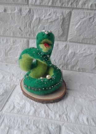 Новогодняя игрушка змея,из овечьей шерсти