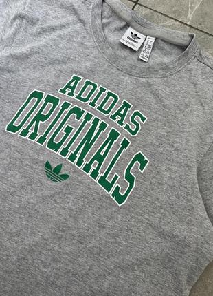 Серая футболка adidas оригинал