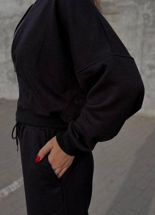 Жіночий спортивний костюм