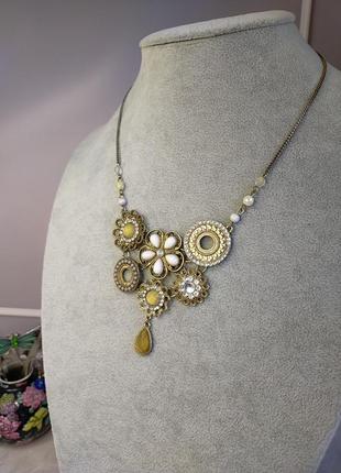 Колье цветы. кристаллы