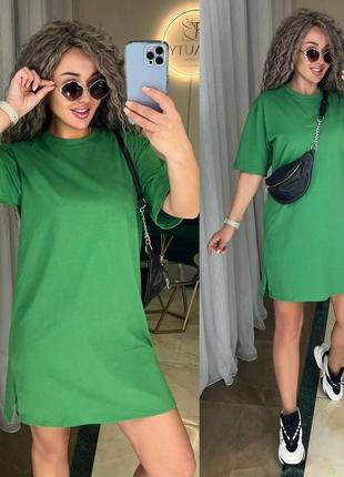 Платье-футболка, прямого свободного кроя, сбоку с разрезами