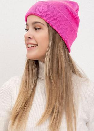 Тепла шапка в рубчик, трикотажна шапка лопата, жіноча шапка яскраво рожевого кольору, трикотажна шапка на дівчинку, шапка з закотом