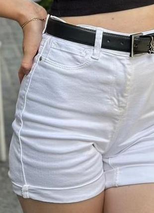 Женские белые шорты