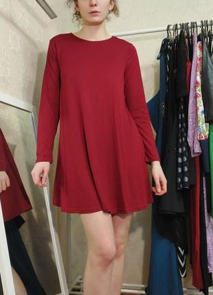 Коротка червона сукня