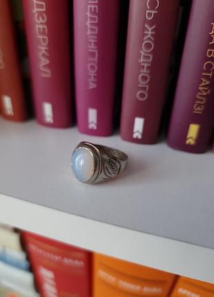 Каблочка лунный камень винтаж 19 размер голубая синяя кольца