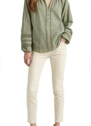 Брендова блуза з мереживом