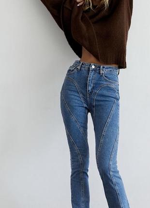 Джинси slim синього кольору з відстрочками
