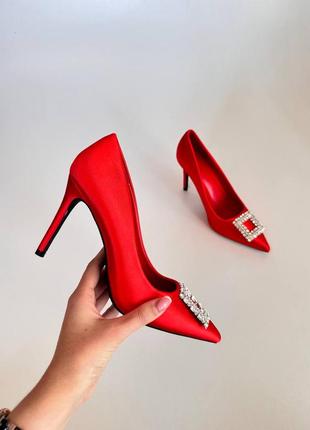 Туфлі лодочки на шпильці нарядні з брошкою жіночі