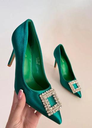 Туфлі лодочки на шпильці нарядні з брошкою жіночі