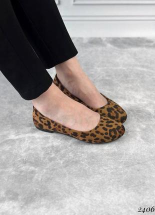Туфли балетки с трендовым леопардовым принтом2 фото