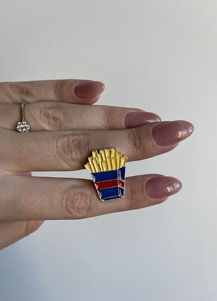 Пін значок металевий брошка картопля фрі