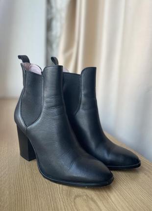 Ботильоны на каблуке