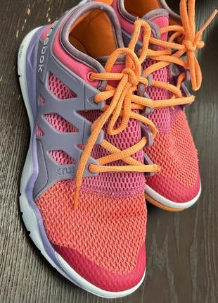 Яркие кроссовки reebok