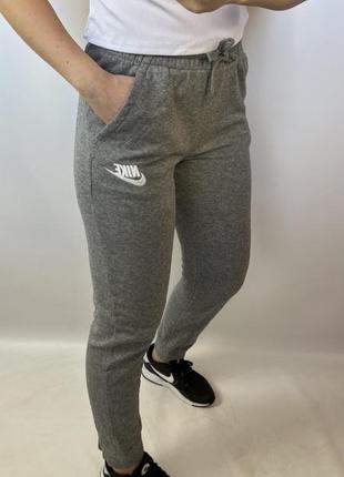 Спортивные штаны nike