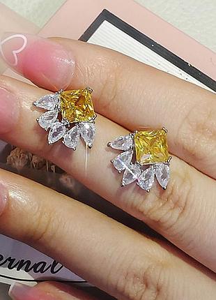 Сережки  желтие разние и голубие.