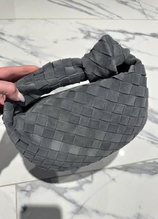 Сіра сумка в стилі bottega veneta