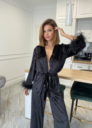 Костюм из бархата с натуральными перьями боа