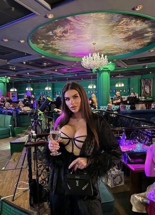 Костюм из бархата с натуральными перьями боа