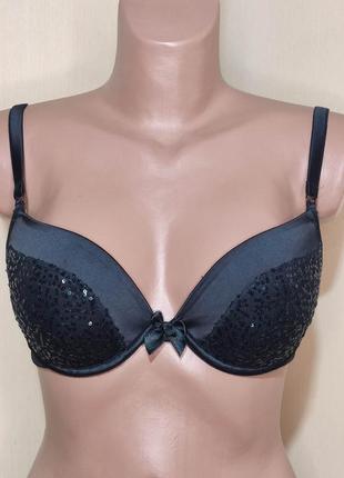 Бюстгальтер с формованной поролоновой чашкой