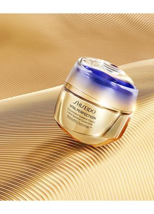 Shiseido крем для лица.