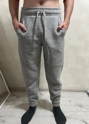 Спортивные штаны