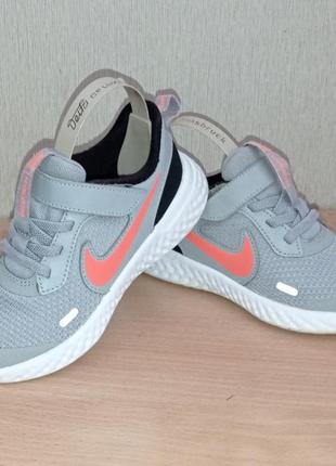 Кросівки фірми nike 28 розміру